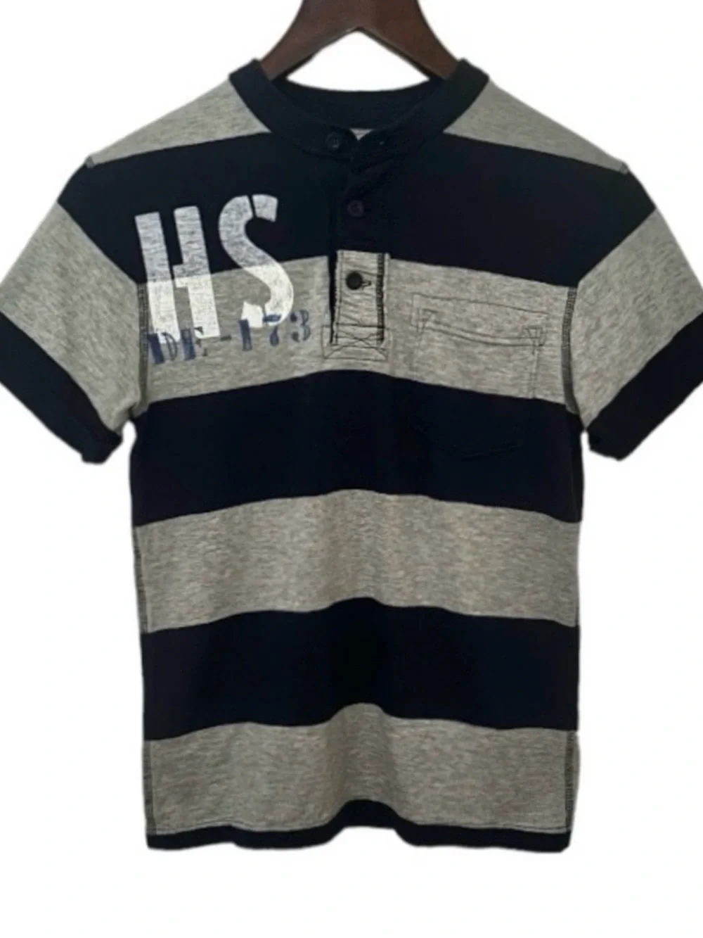 Gap Navy and Grey “Crew” Graphic Print Short Sleeve Henley Tee Size Medium